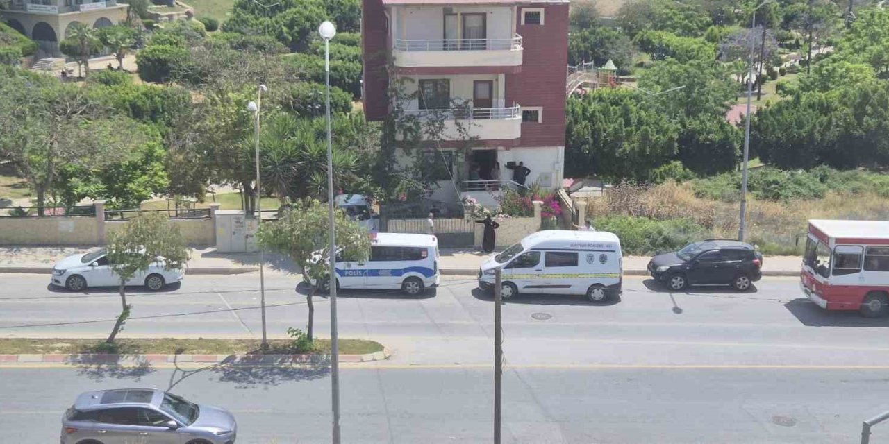 Merdivenden Düşen Yaşlı Adam Hayatını Kaybetti