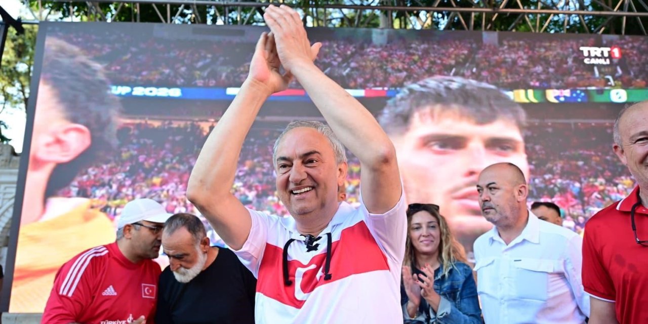 Dokumapark’ta Milli Heyecan: Antalyalılar Kepez’de Dev Ekranda Buluştu
