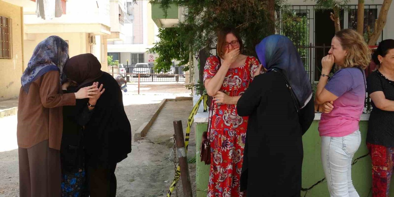 Öğretmen Çiftin Evinden Çıkan Cenazeler Gözyaşları Arasında Morga Kaldırıldı