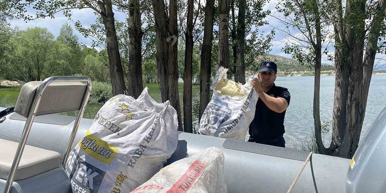 Dalgıç Polislerden Çevreye Örnek Davranış