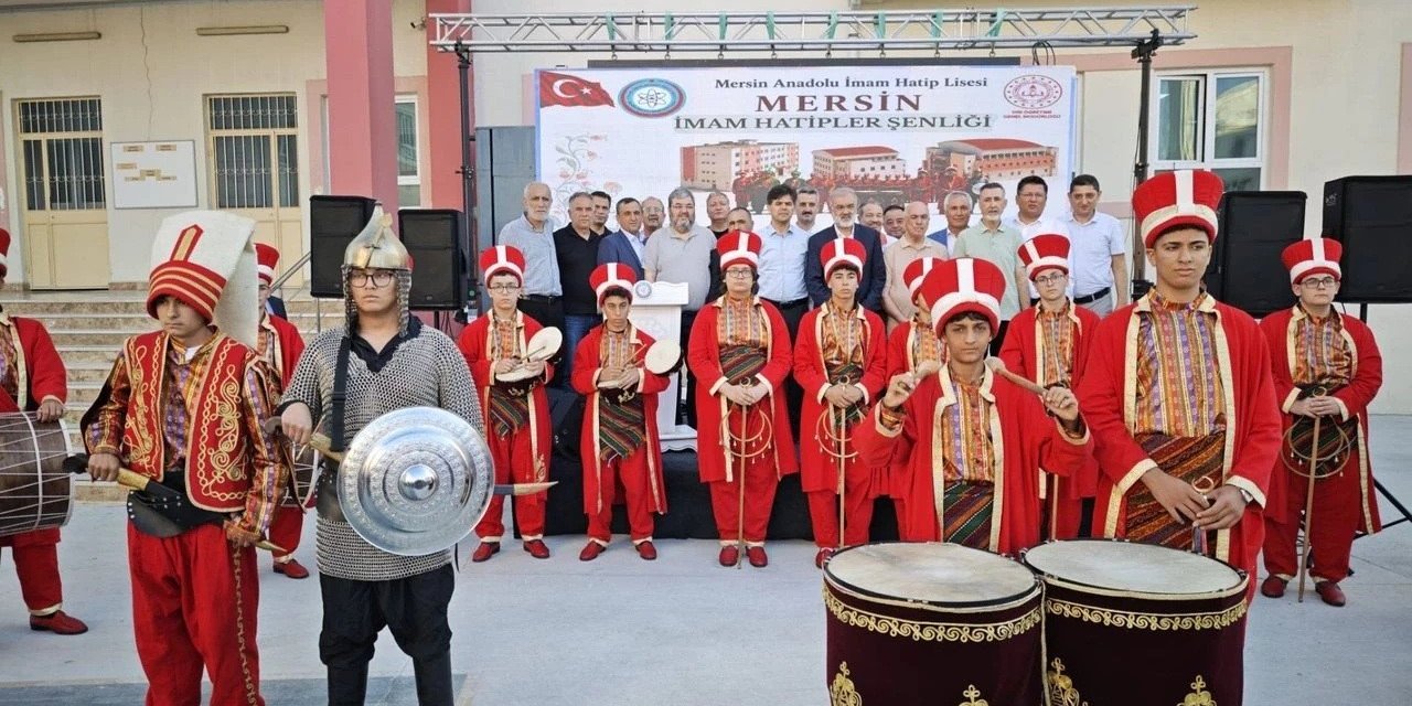 Mersin’de İmam Hatip Okulları Şenliği Yoğun Katılımla Gerçekleştirildi