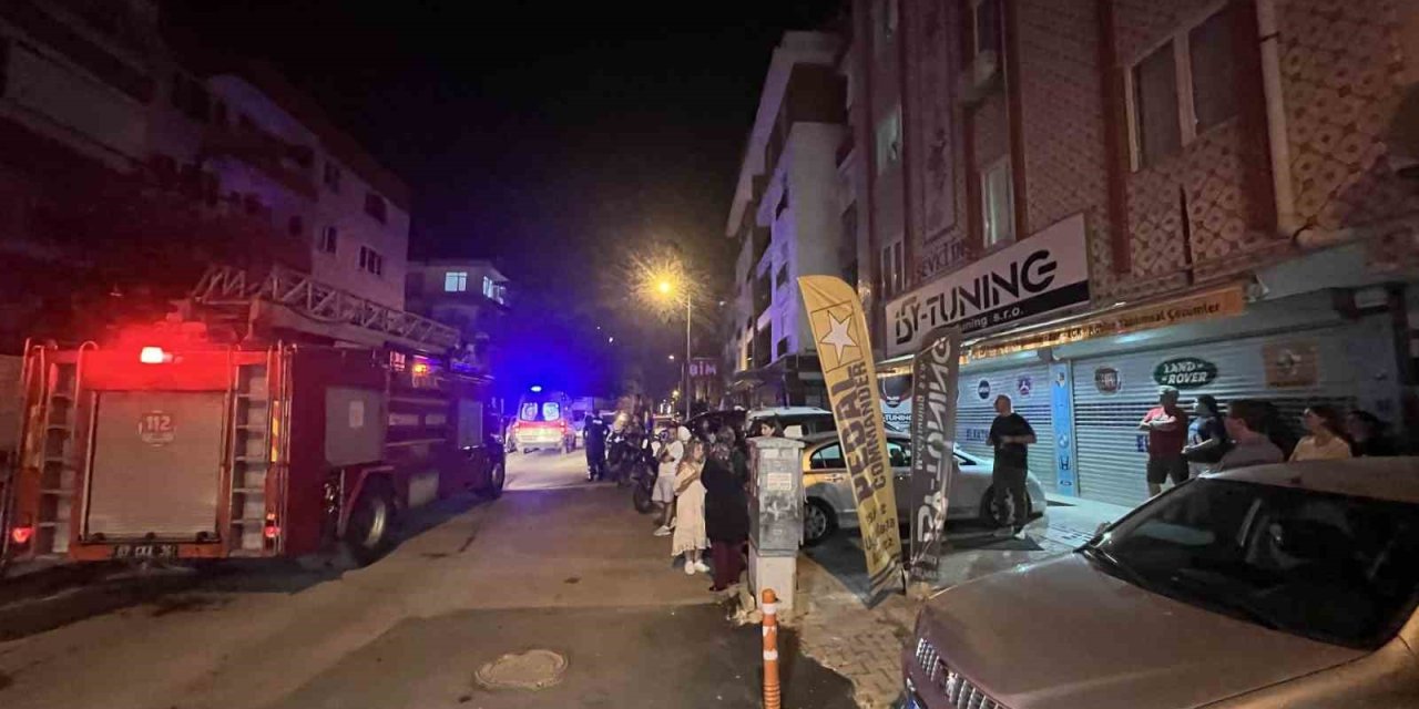 Kentsel Dönüşümdeki Apartmanda Çıkan Yangın Mahalleliyi Sokağa Döktü