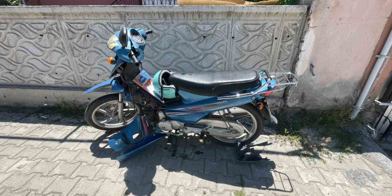 Karaman’da Ciple Çarpışan Motosikletli Yaralandı