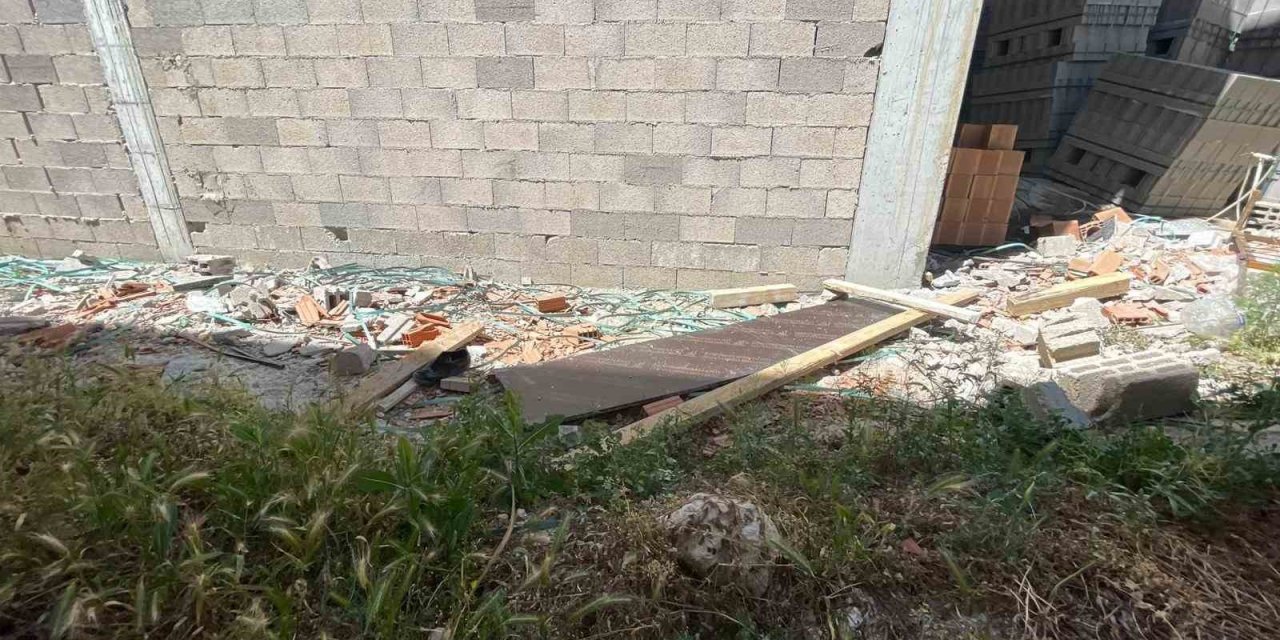 Karaman’da 3’üncü Kattan Düşen Kalıp Ustası Ağır Yaralandı