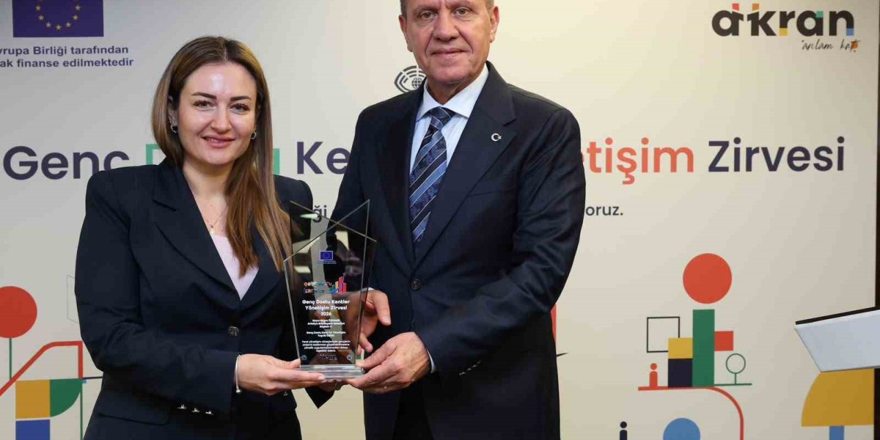 Antalya Büyükşehir’in Gençlik Odaklı Çalışmalarına Ödül