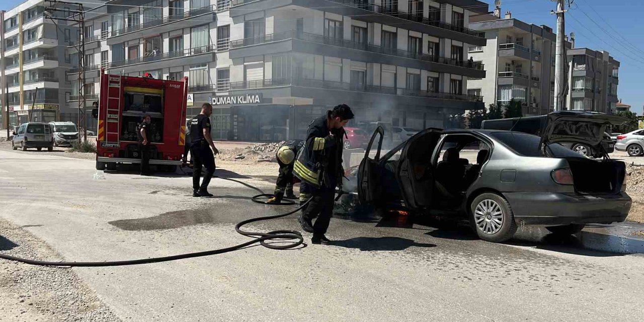 Seyir Halindeki Otomobil Yandı