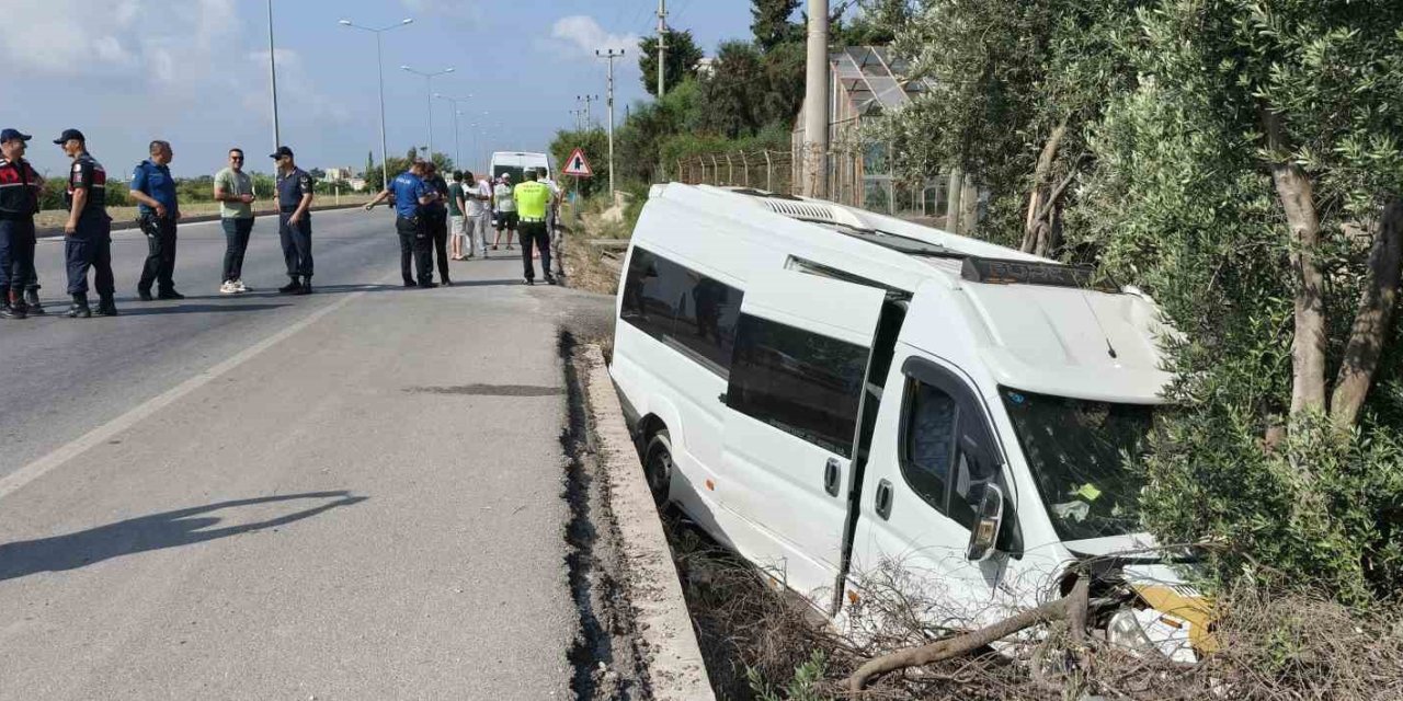 Yolcu Minibüsünde Dehşet Anları Kamerada: Kaçırdığı Minibüsle Kaza Yapıp Öldü