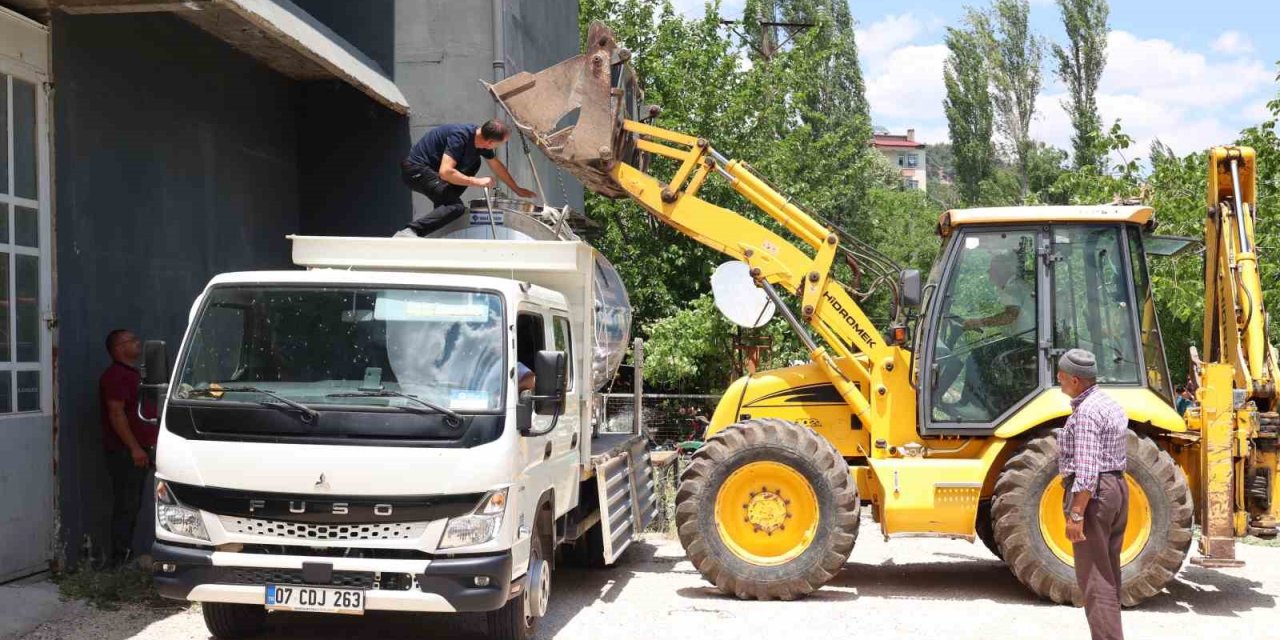 Büyükşehir’in Üreticilere Ekipman Destekleri Sürüyor