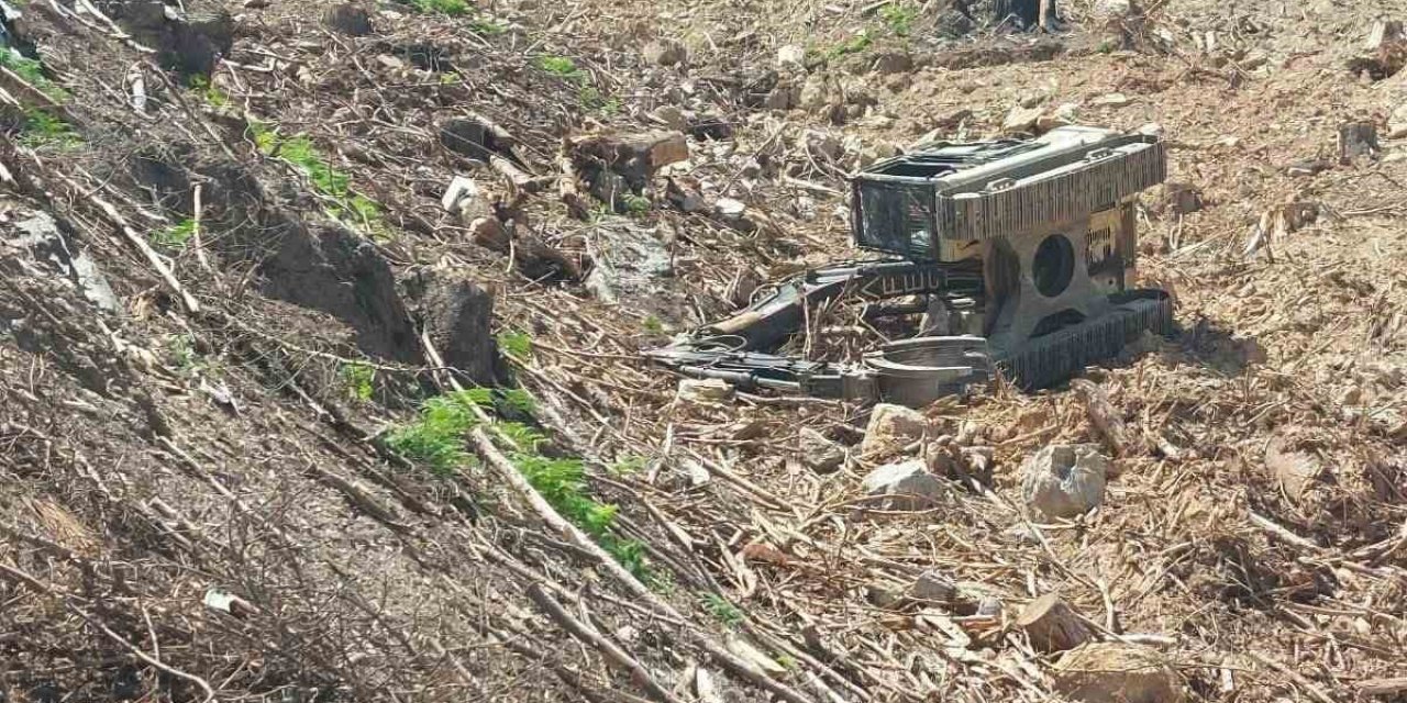 Devrilen İş Makinesinin Altında Kalan Operatör Hayatını Kaybetti