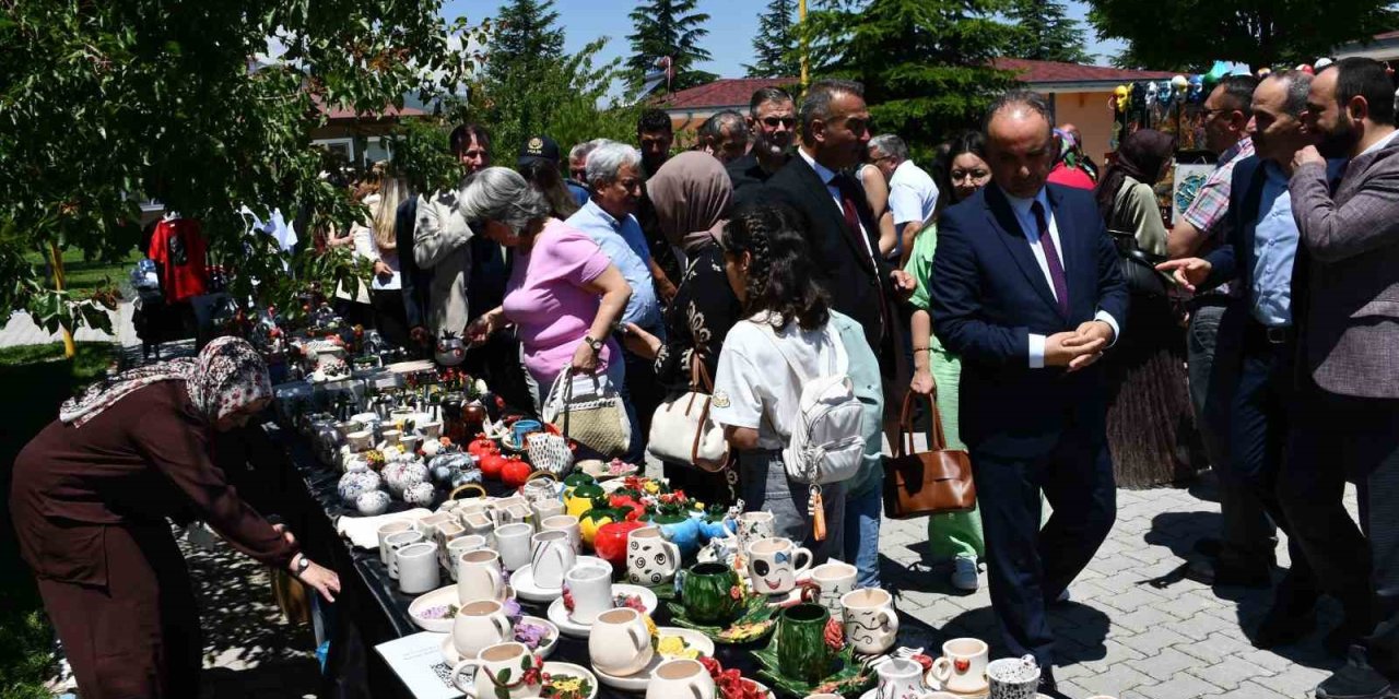 Akşehir’de Çocuk Evleri Sitesi’nde Sünnet Şöleni Ve El Sanatları Sergisi