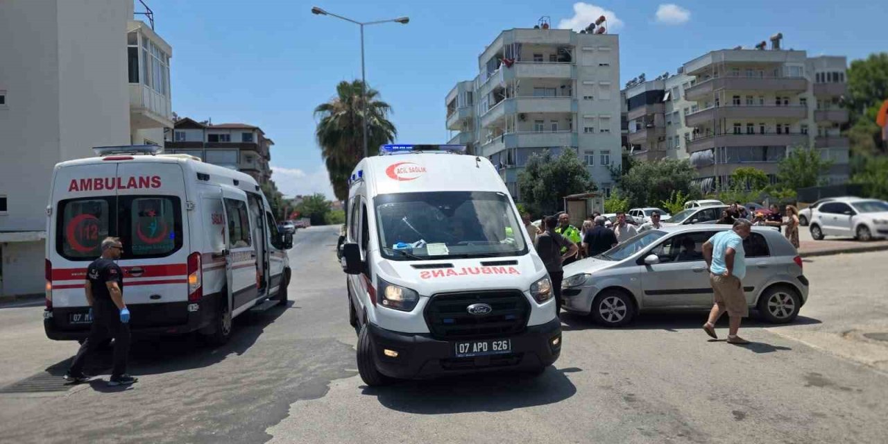Motosiklet İle Otomobil Çarpıştı: 2 Yaralı