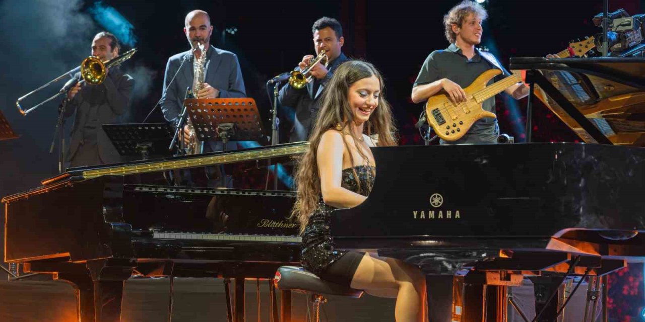 Genç Türk Müzisyen Su Yavuz, Türkiye’deki İlk Konserini Verdi