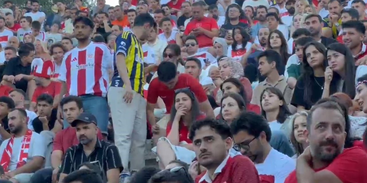 Milli Heyecanı 2 Bin 500 Yıllık Antik Tiyatroda Yaşadılar