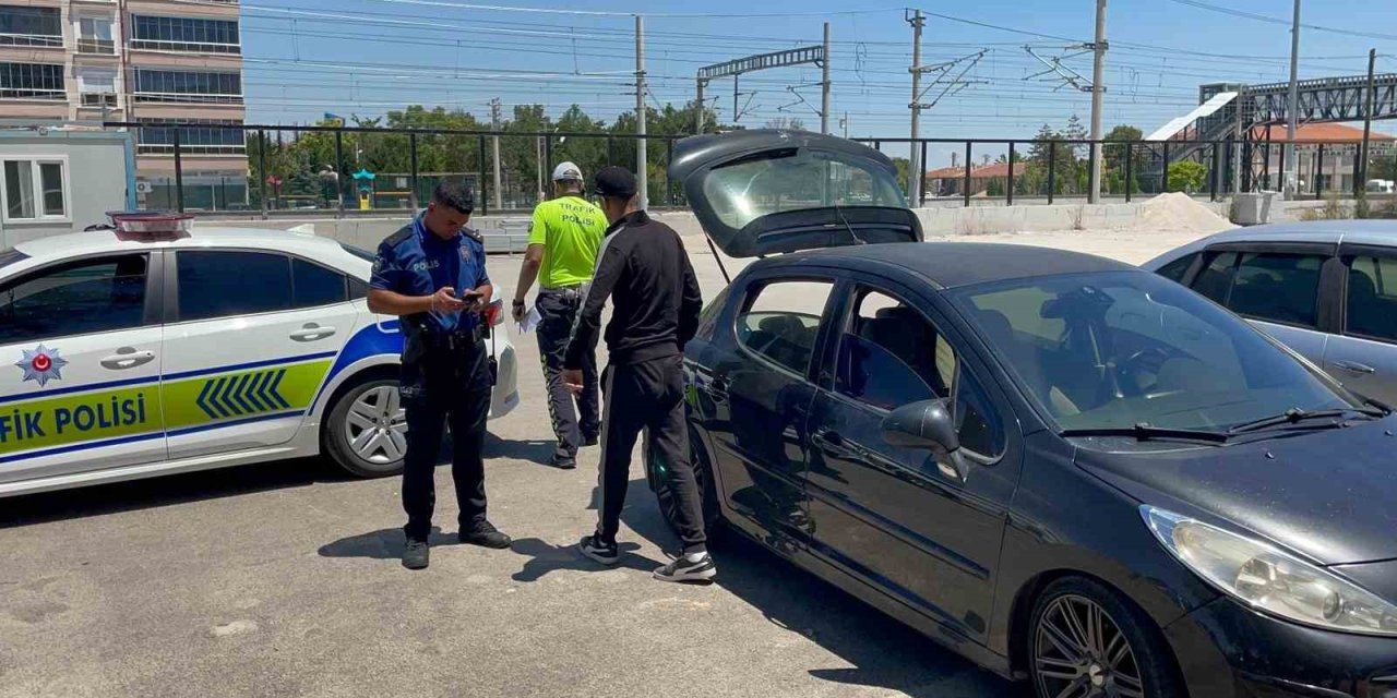 Taksiciler Müşteri Kılığına Girdi, Korsan Taksiciyi Yakalattı