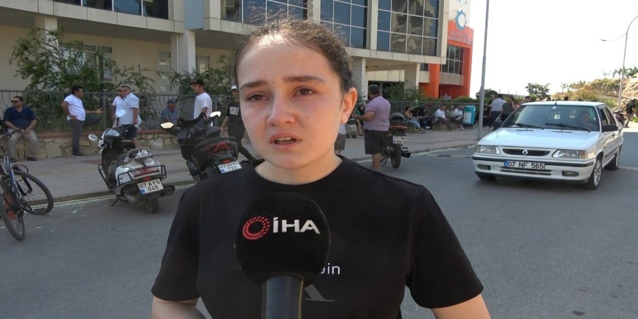 İkamet İzin Belgesinde Uzun Dönem Yazmayan Rus Genç Kızın Gözyaşları
