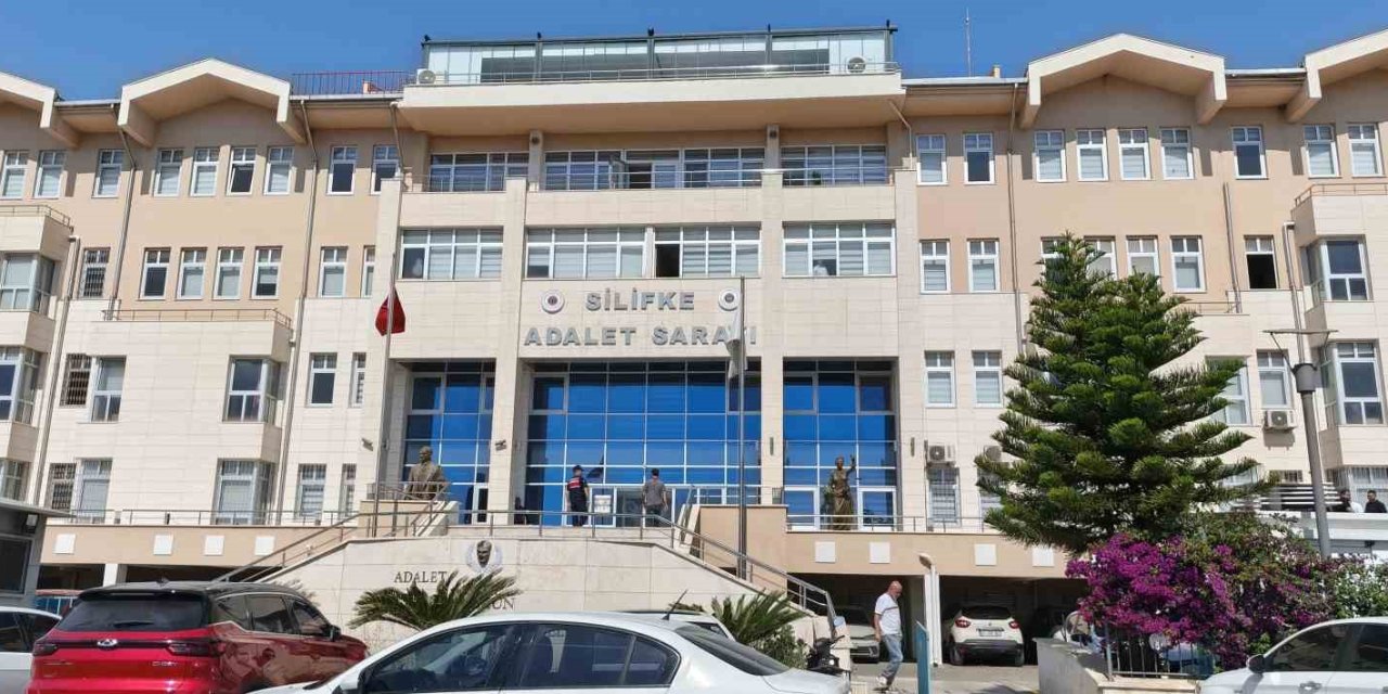 Silifke Belediyesi’ne Yönelik Operasyonda Gözaltına Alınan 19 Şüpheli Adliyeye Sevk Edildi