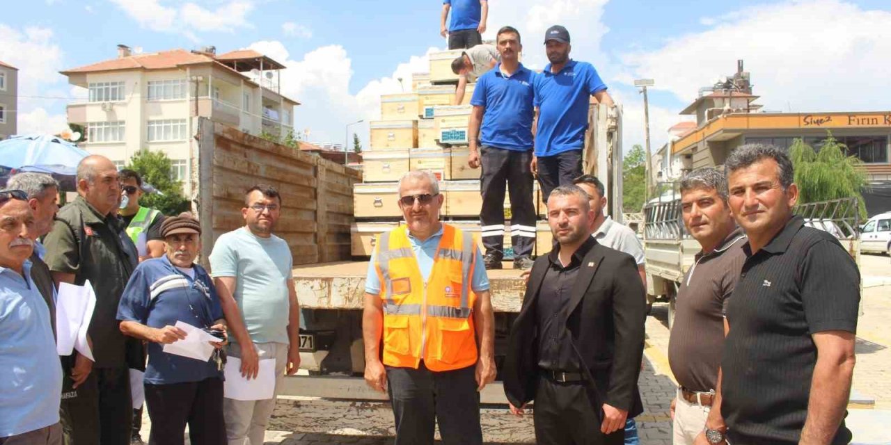 Antalya’nın Dört Bir Yanına Arı Kovanı Desteği