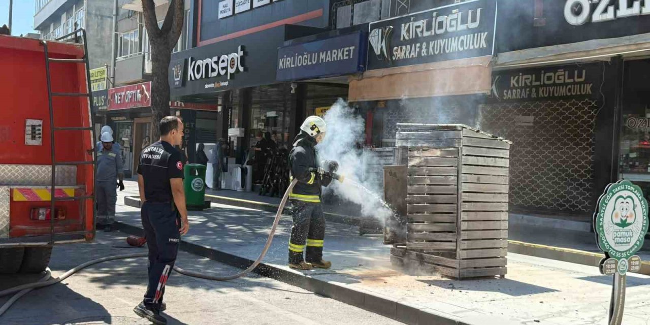 Antalya’da Elektrik Trafosunda Çıkan Yangın Kokuttu