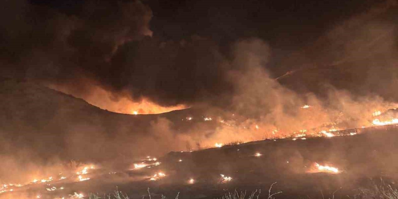 Mersin’de Çöp Sahasında Çıkan Yangın Ormanlık Alana Sıçradı