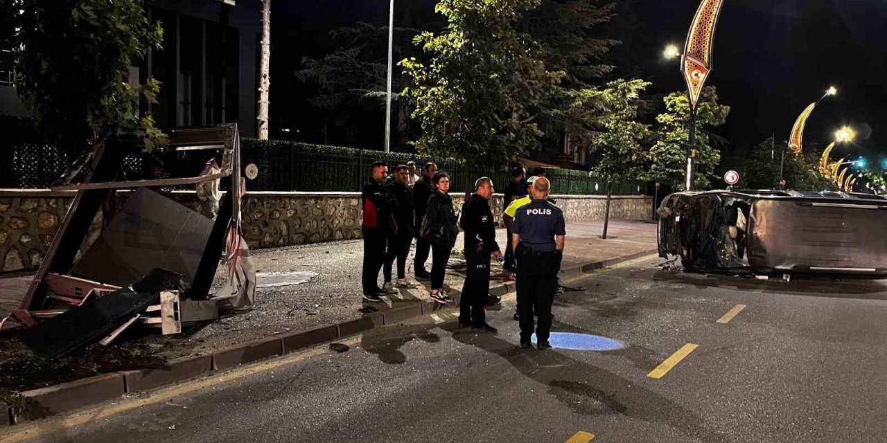 Niğde’de Kontrolden Çıkan Araç Devrildi: 2 Yaralı