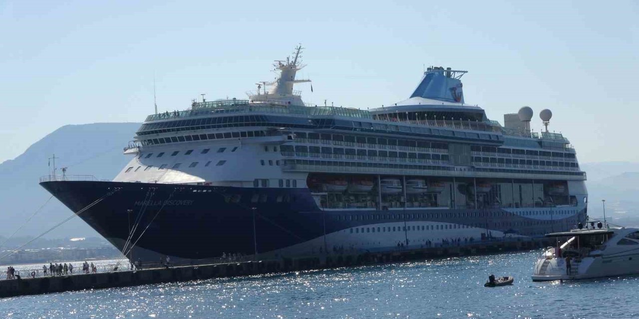 Lüks Kruvaziyer Bin 749 Turist İle Alanya İskelesine Demir Attı