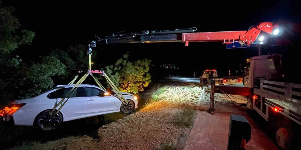Ağaçlık Alana Uçan Otomobilin Acil Çağrı Sistemi Ekipleri Harekete Geçirdi