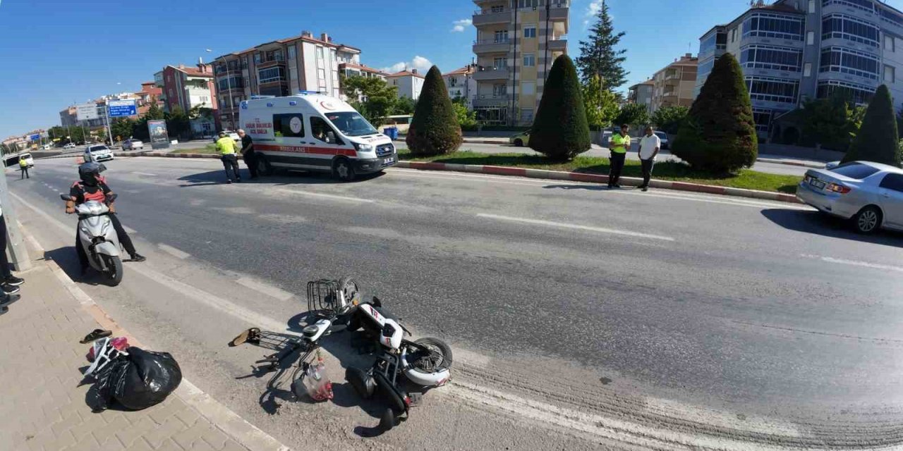 Karaman’da Otomobille Elektrikli Bisiklet Çarpıştı: 1 Yaralı