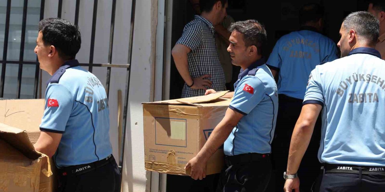 Antalya’da Zabıta 4 Bin 322 Sahte Parfüme El Koydu
