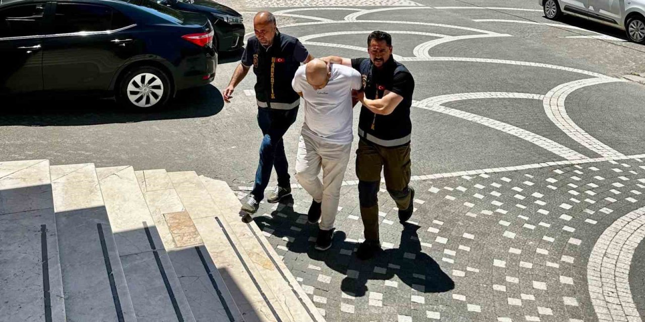Otobüsteki Yolcudan 5 Bin Uyuşturucu Hap Çıktı