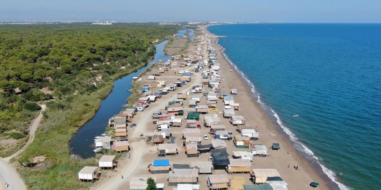 Denize Sıfır 5 Yıldızlı Çardakların Yerini Halk Plajları Alıyor
