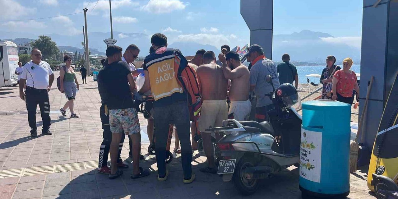 Alanya’da Denizde Boğulma Tehlikesi Geçiren Yaşlı Adam Hastaneye Kaldırıldı