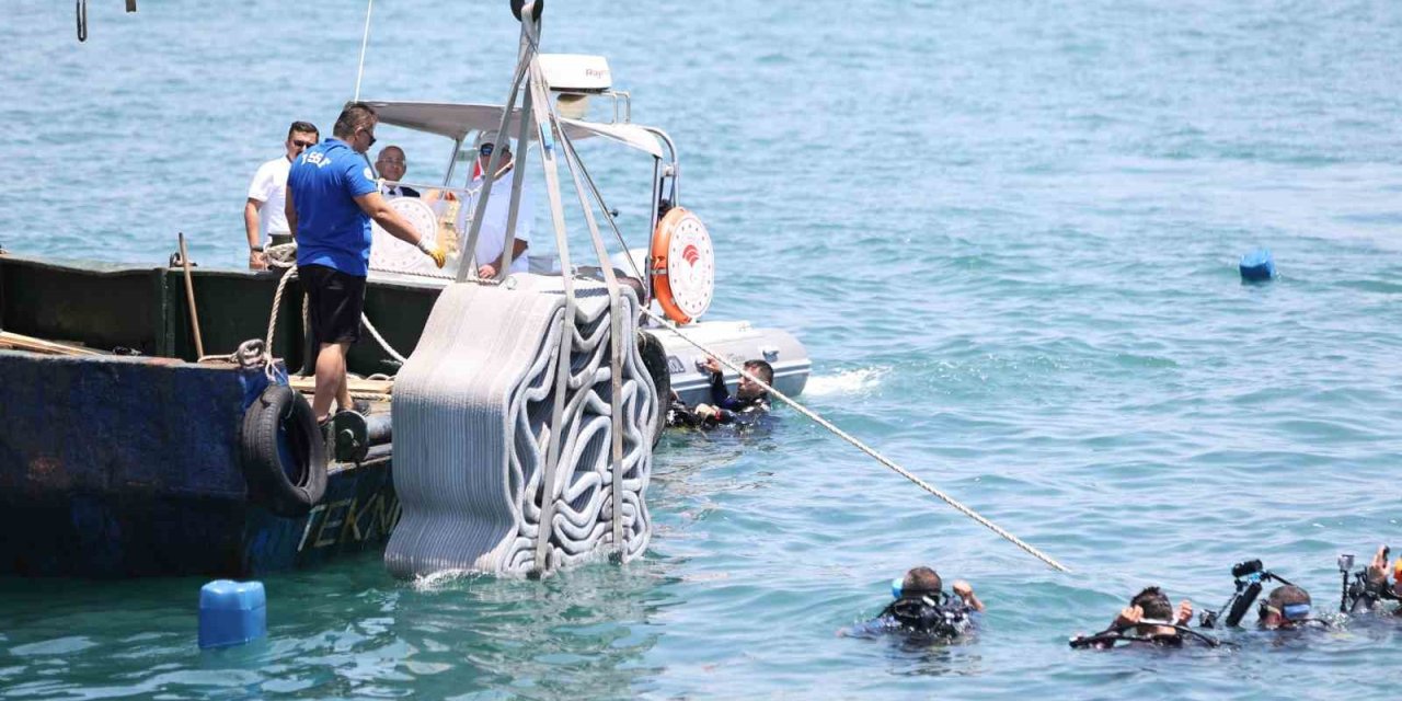 Antalya’da 3d Yazıcıyla Üretilen Yapay Resifler Denizle Buluştu