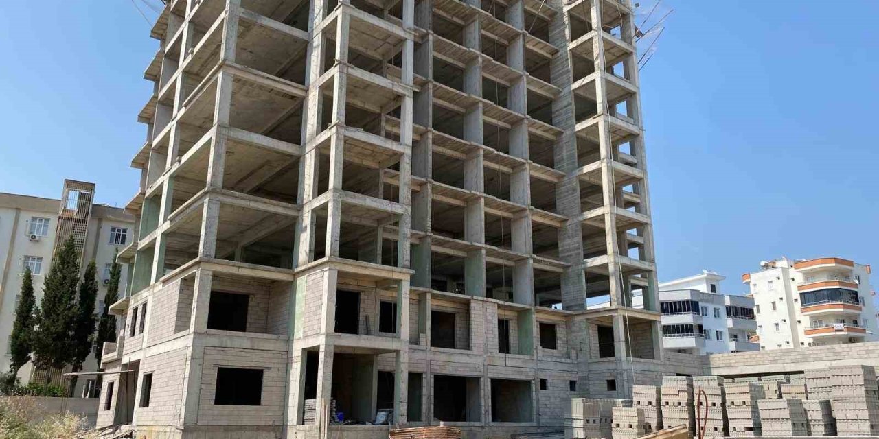 İnşaattan Düşen İşçi Hayatını Kaybetti