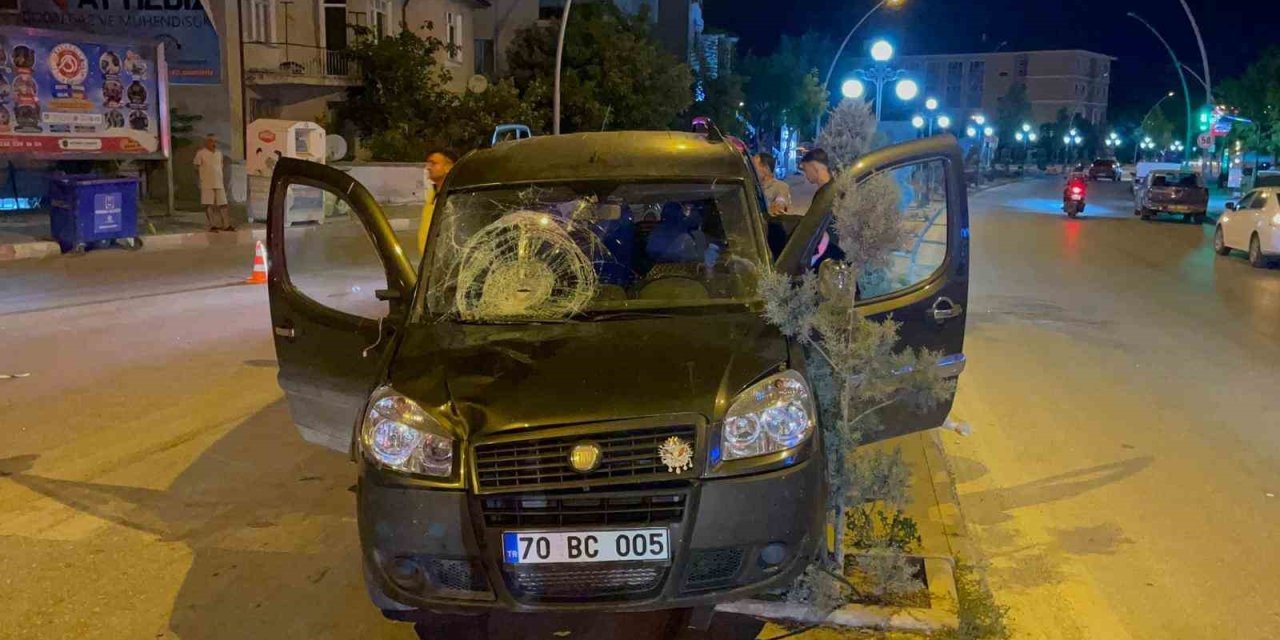 Hafif Ticari Aracın Çarptığı Belediye İşçisi Ağır Yaralandı