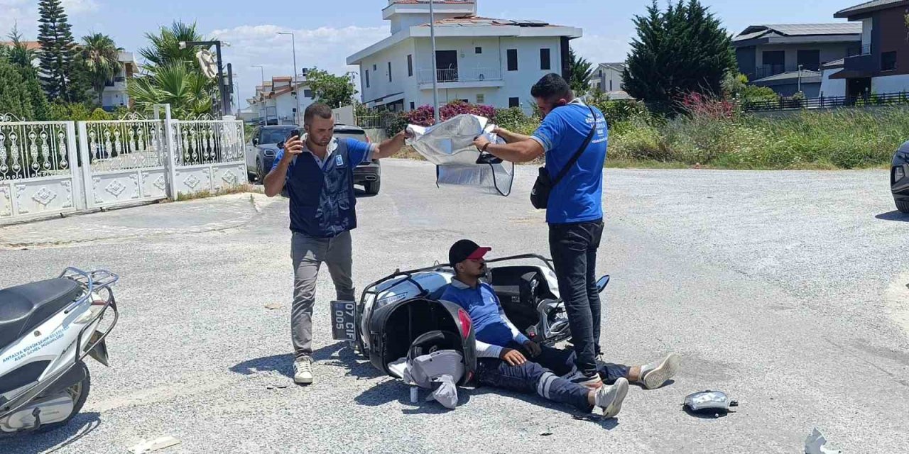 Kaza Yapan Mesai Arkadaşlarını Güneşten Korumaya Çalıştılar