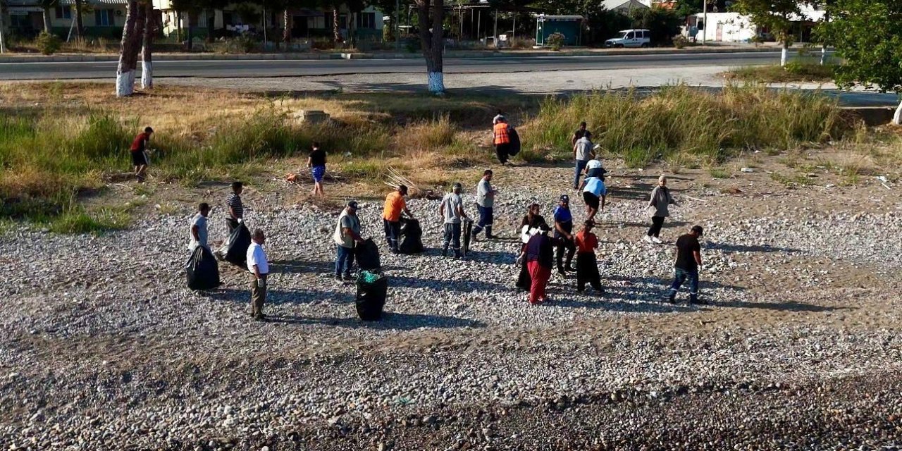 Mersin’de Gençlerden Sahil Temizliği Seferberliği
