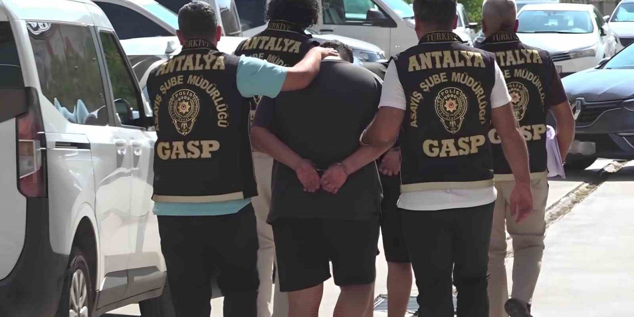 Antalya’da İş Yerini Kurşunlayan 2 Kişi Yakalandı