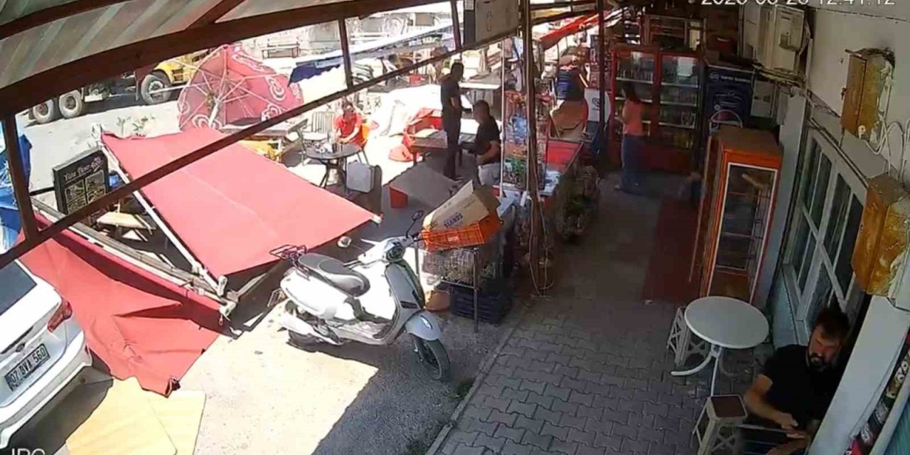 Serik’te Hortum Paniği: Tente Müşterilerin Üzerine Çöktü, Facia Saniyelerle Atlatıldı