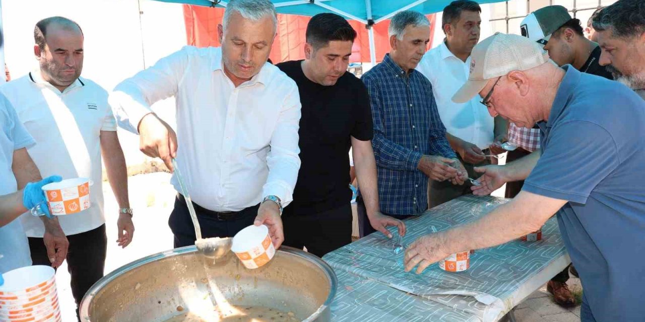 Aksu Belediyesi’nden Aşure İkramı