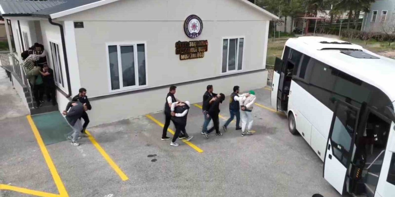 Konya Merkezli Yurt Dışı Bağlantılı 3 İlde Eş Zamanlı Siber Dolandırıcılık Operasyonu: 8 Şüpheli Tutuklandı