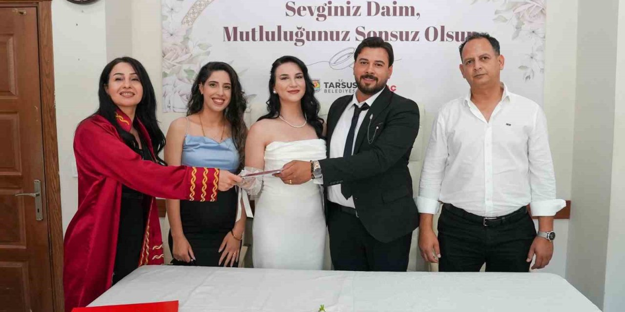 Tarsus’ta 26.06.2026 Yoğunluğu: Nikah Salonunda 20 Çiftin Mutluluğu