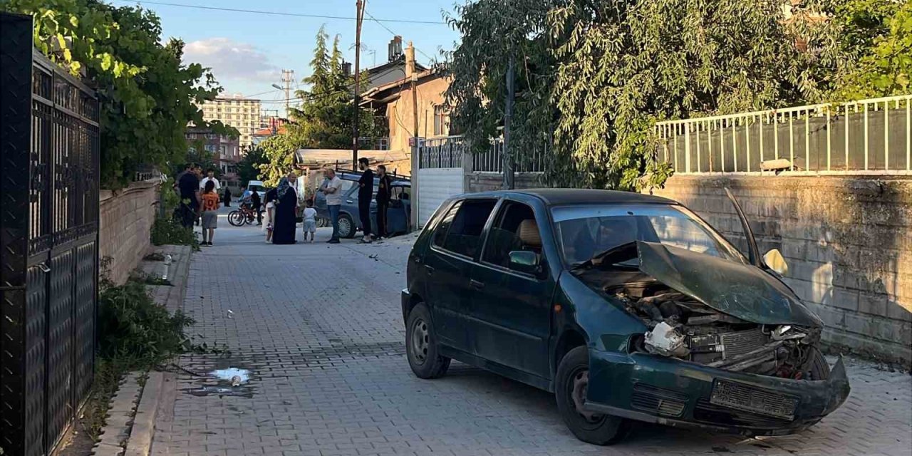 Ehliyetsiz Çocuk Sürücünün Karıştığı Kazada 2’si Çocuk 5 Kişi Yaralandı