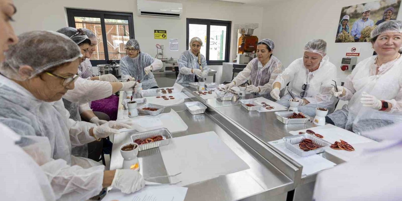Mersin’de Coğrafi İşaretli Kan Portakalı Yeni Bir Ürüne Dönüştü