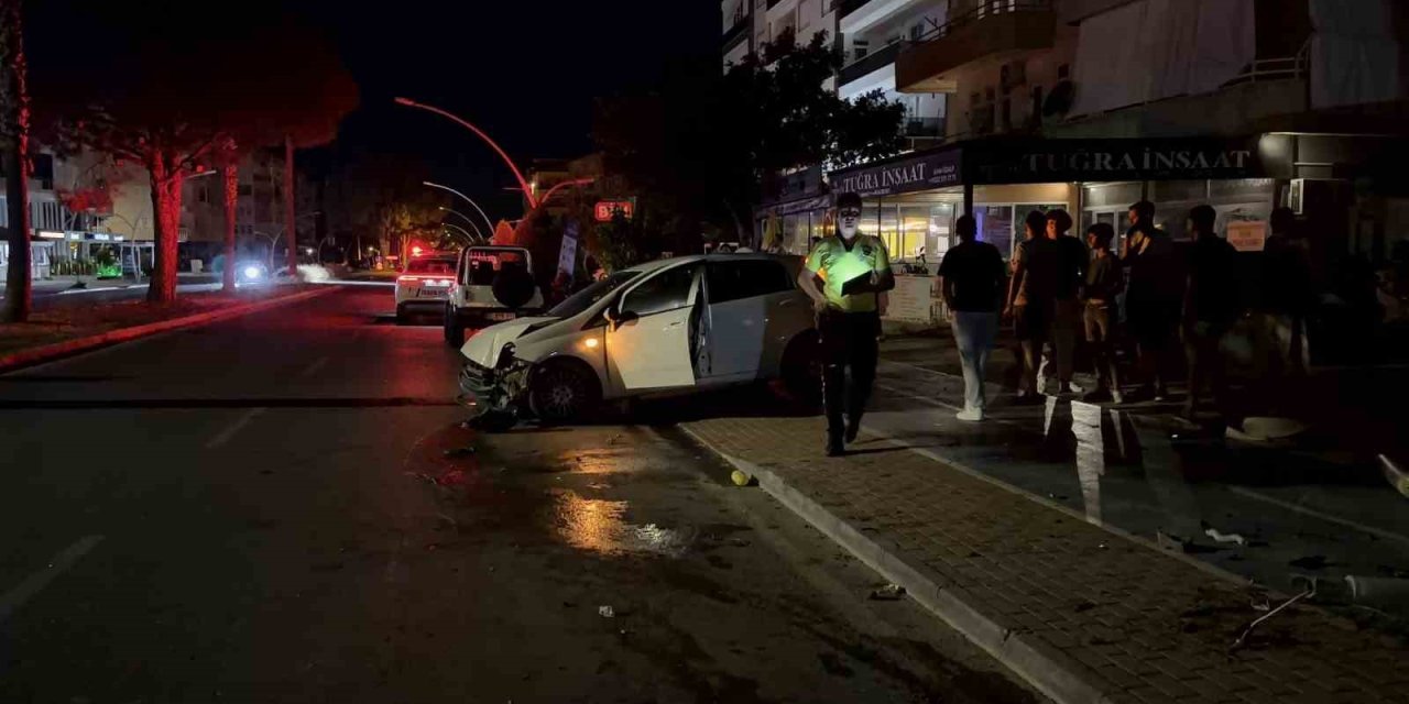 Kontrolden Çıkan Otomobil Ortalığı Savaş Alanına Çevirdi