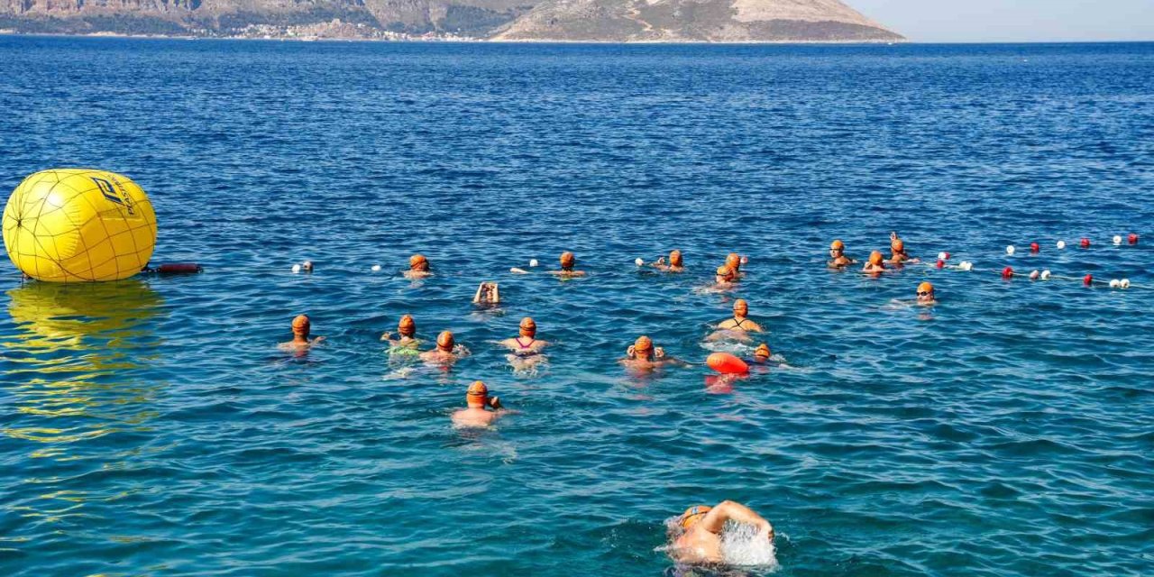 Meis-kaş Yüzme Maratonu’nda Sporcular Dostluk İçin Kulaç Attı