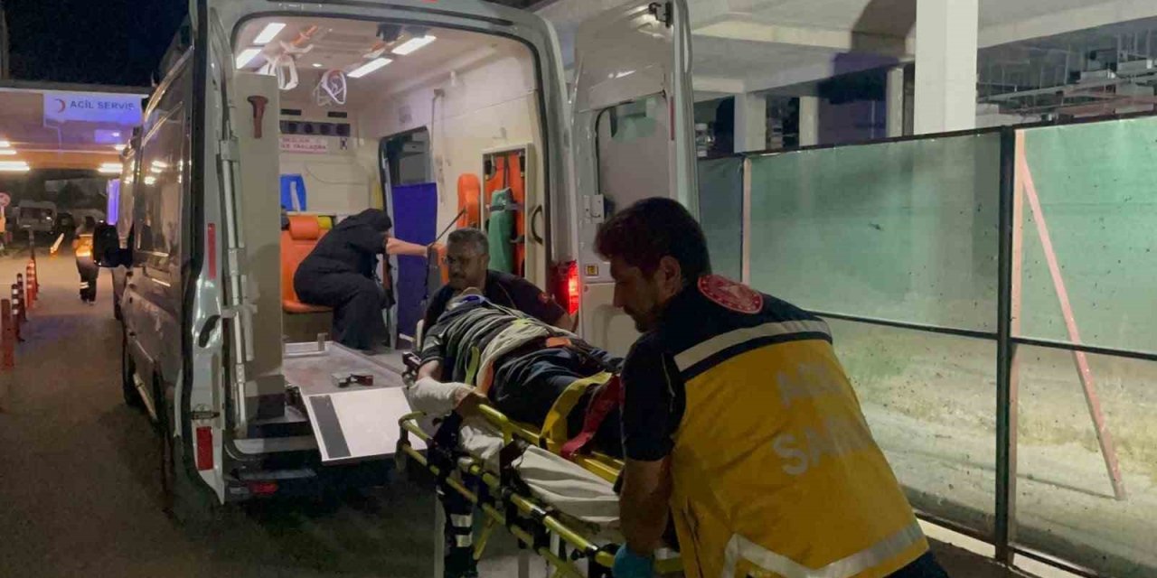 Karaman’da Üç Aracın Karıştığı Kazada 2 Kişi Yaralandı