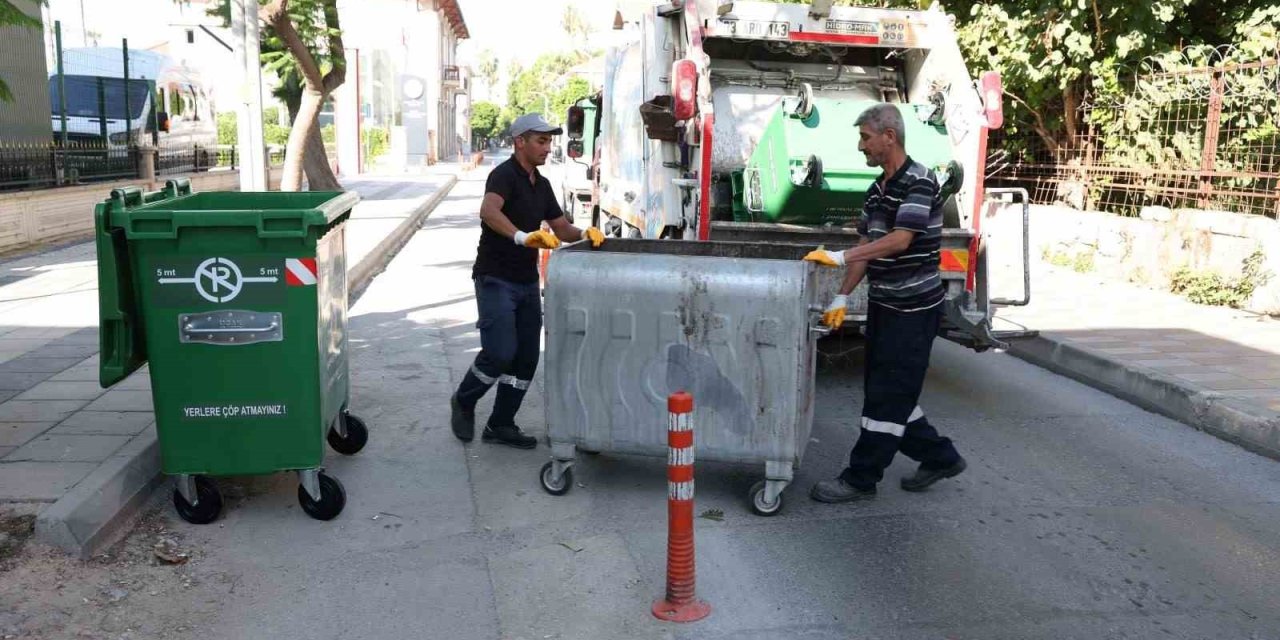 Mersin Kent Merkezindeki Çöp Konteynerleri Yenileniyor
