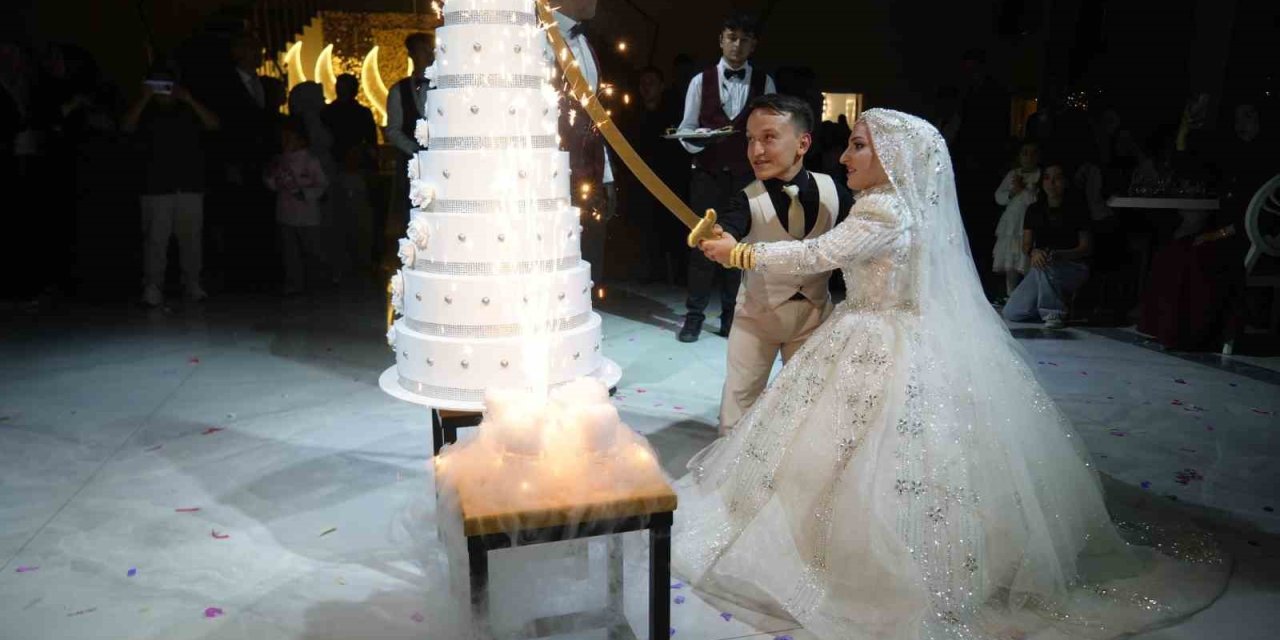Boyları Küçük, Aşkları Çok Büyük