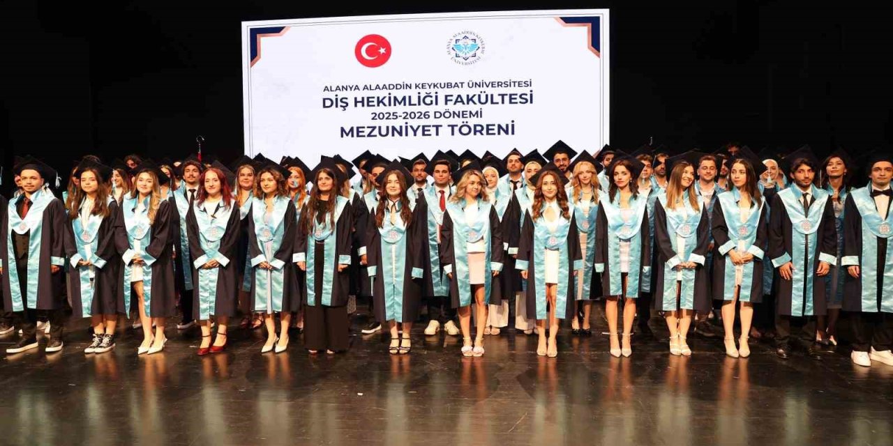 Alkü’de Diş Hekimliği Fakültesinde Mezuniyet Heyecanı