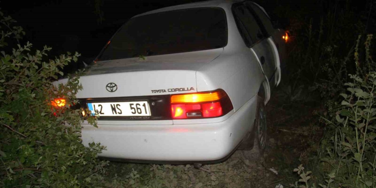 Konya’da Kontrolünü Kaybeden Otomobil Yoldan Çıktı: 3 Yaralı